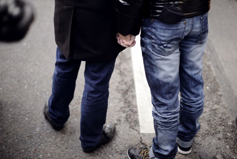 Gay couple abused, shoved during walk in Moscow picture