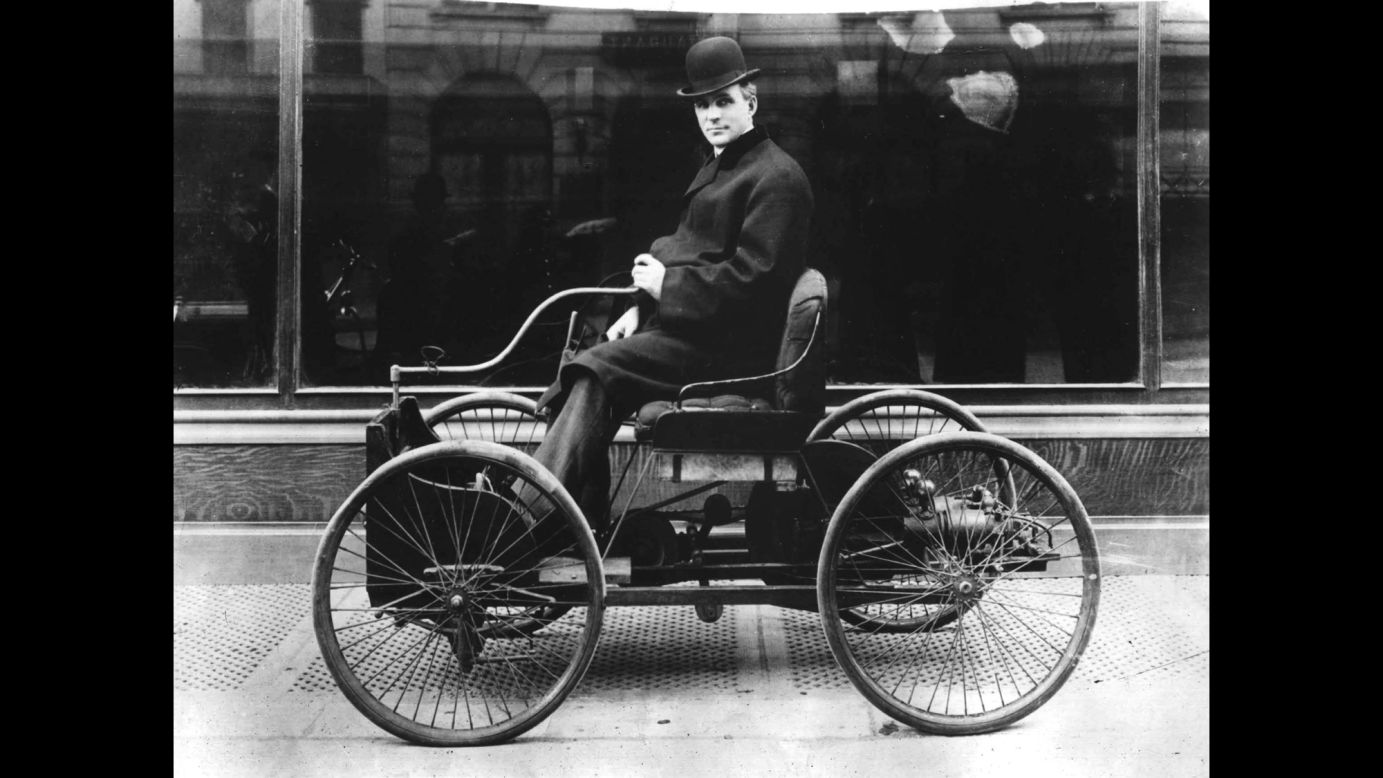 When he wasn't at Edison, Ford was working on a new vehicle -- the Quadricycle. He finally completed a working version in 1896 and drove it through Detroit.
