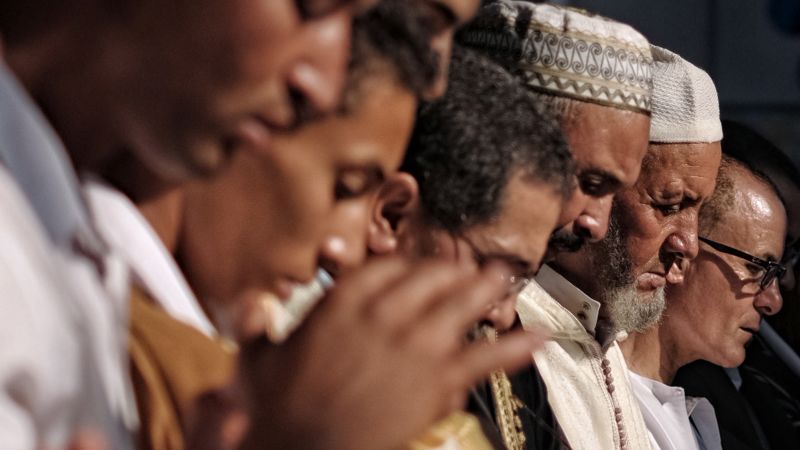 NextImg:A Ramadan etiquette guide for non-Muslims | CNN