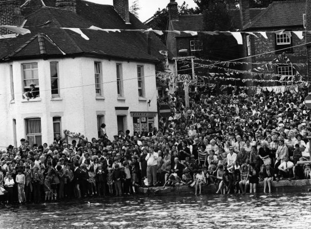 But after 292 days and 30,000 miles, Blyth returned home to to a hero's welcome.