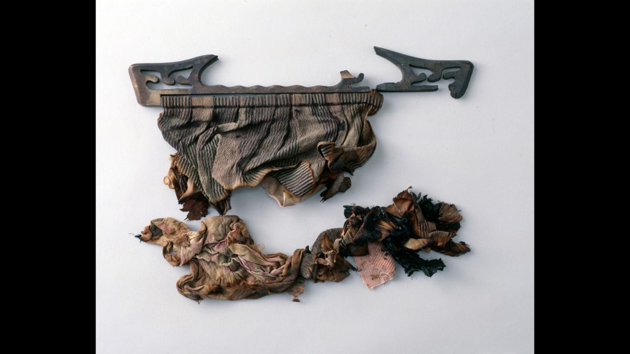 School bag with wooden grip: student Mitsuko Kawamura (then 13) was exposed to the bomb. Her sister Yaeko searched the city but found only her bag.