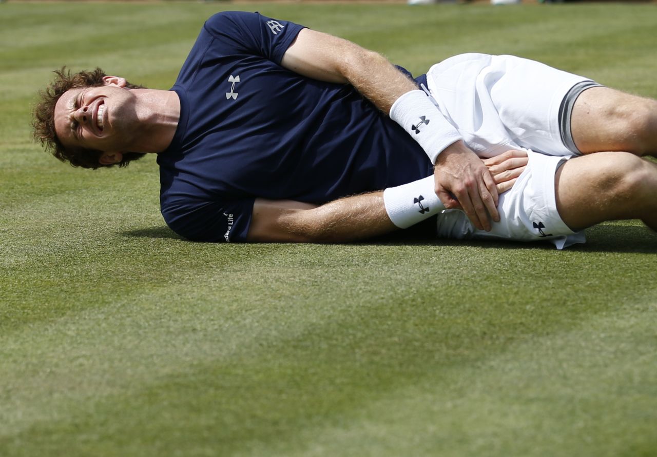 Andy Murray fell to the ground clutching his thigh after a spectacular crash.