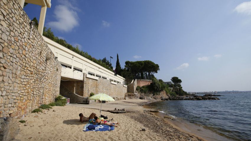 General view of the public beach called 'La Mirandole', located below a villa owned by the Saudi King, on July 20, 2015 in Vallauris, southeastern France