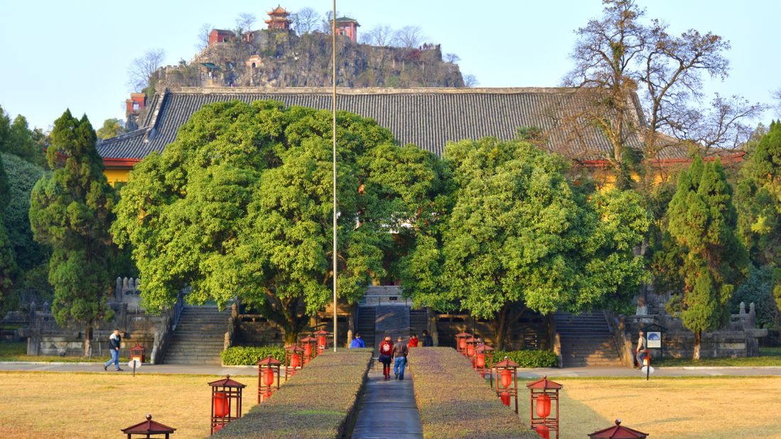 The 216-meter-high limestone outcrop Solitary Beauty Peak looms above Chengyun Palace.