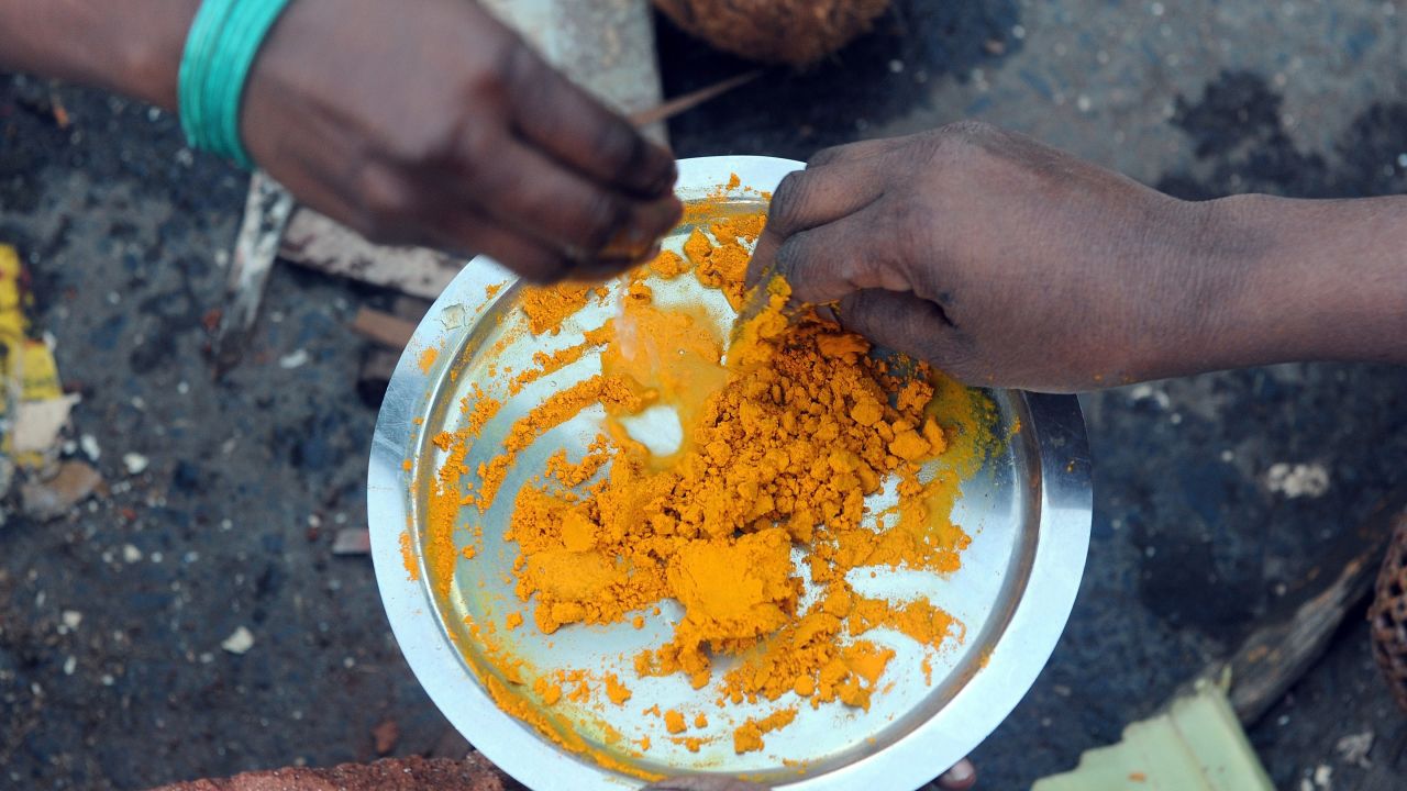 Used medicinally, nutrition experts recommends turmeric to help treat inflammatory conditions. 