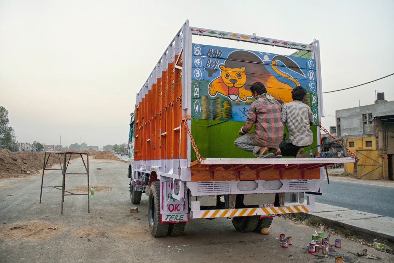 "Some of these truck artists who have been carrying forward this profession for geneartions, now don't want their kids to do it because they realise the hardship. They say: 'I want my kids to go to collage and work in an air-conditioned office, rather than be here in the sun painting trucks all day,'" added Suman.