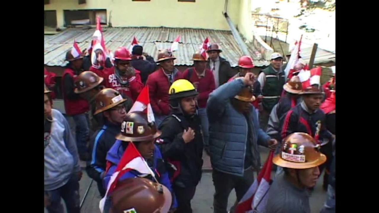 cnnee pkg carrasco bolivia protest miners_00002206.jpg