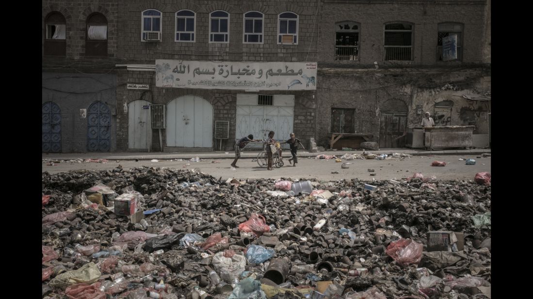 People look for water in Aden's Crater district.