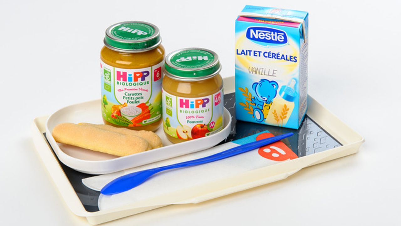 On flights more than 150 minutes, Air France offers organic baby food in jars, whilst kids' meals on flights from Paris include three organic items -- usually orange juice, compote and a chocolate bar. 