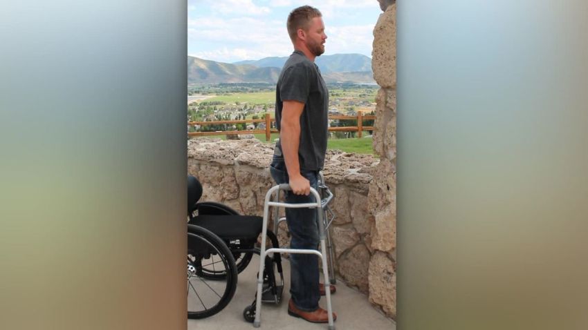 Paralyzed men stand again_00011718.jpg