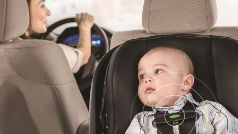 Walmart and Evenflo have partnered on a baby car seat aimed at keeping parents from forgetting there's a child in the car.