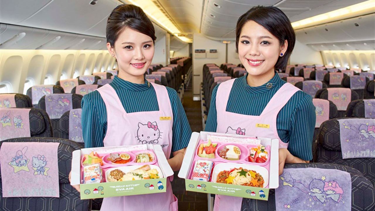 Kids' cuisine on EVA's Hello Kitty jets is served in Chef Hello Kitty boxes with bowtie-shaped bowls.