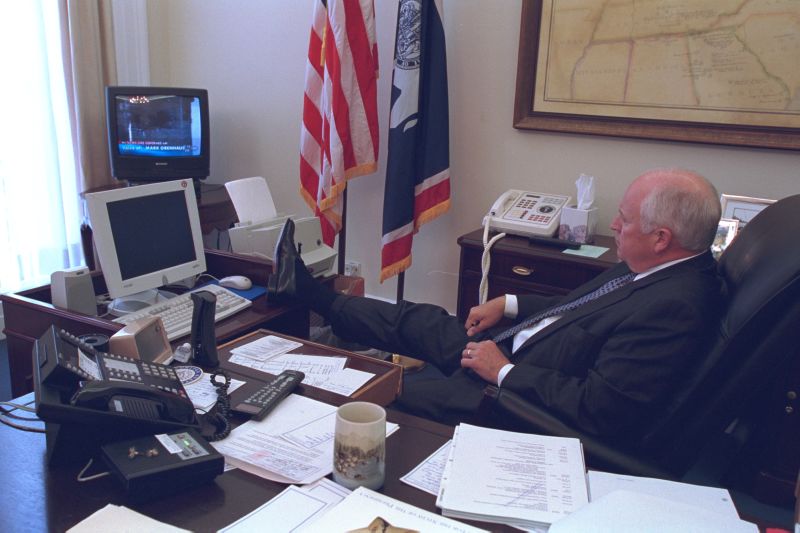 BB-285 GEORGE W BUSH SPEAKS WITH DICK CHENEY ON SEPTEMBER 11-8X10 PHOTO 