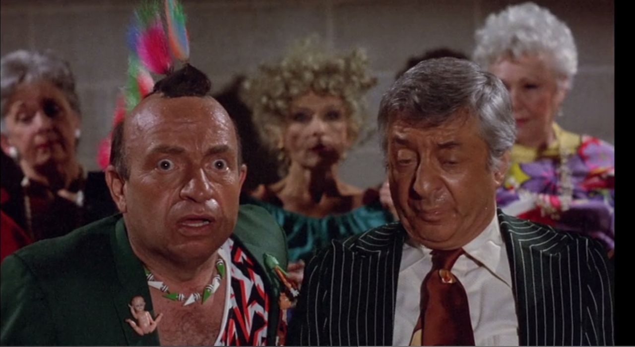<strong>"Is this something you can share with the rest of us Amazing Larry?"</strong><br /><br />It may have been a short cameo, but who can forget Lou Cutell in a throwaway gag as Amazing Larry?