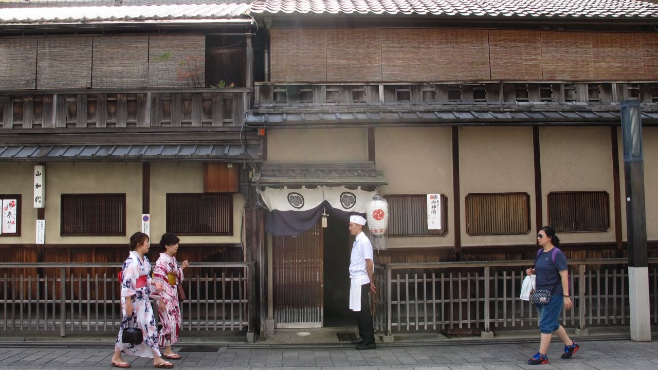 At Gion Karyo, the chef personally bids farewell to guests as they leave.
