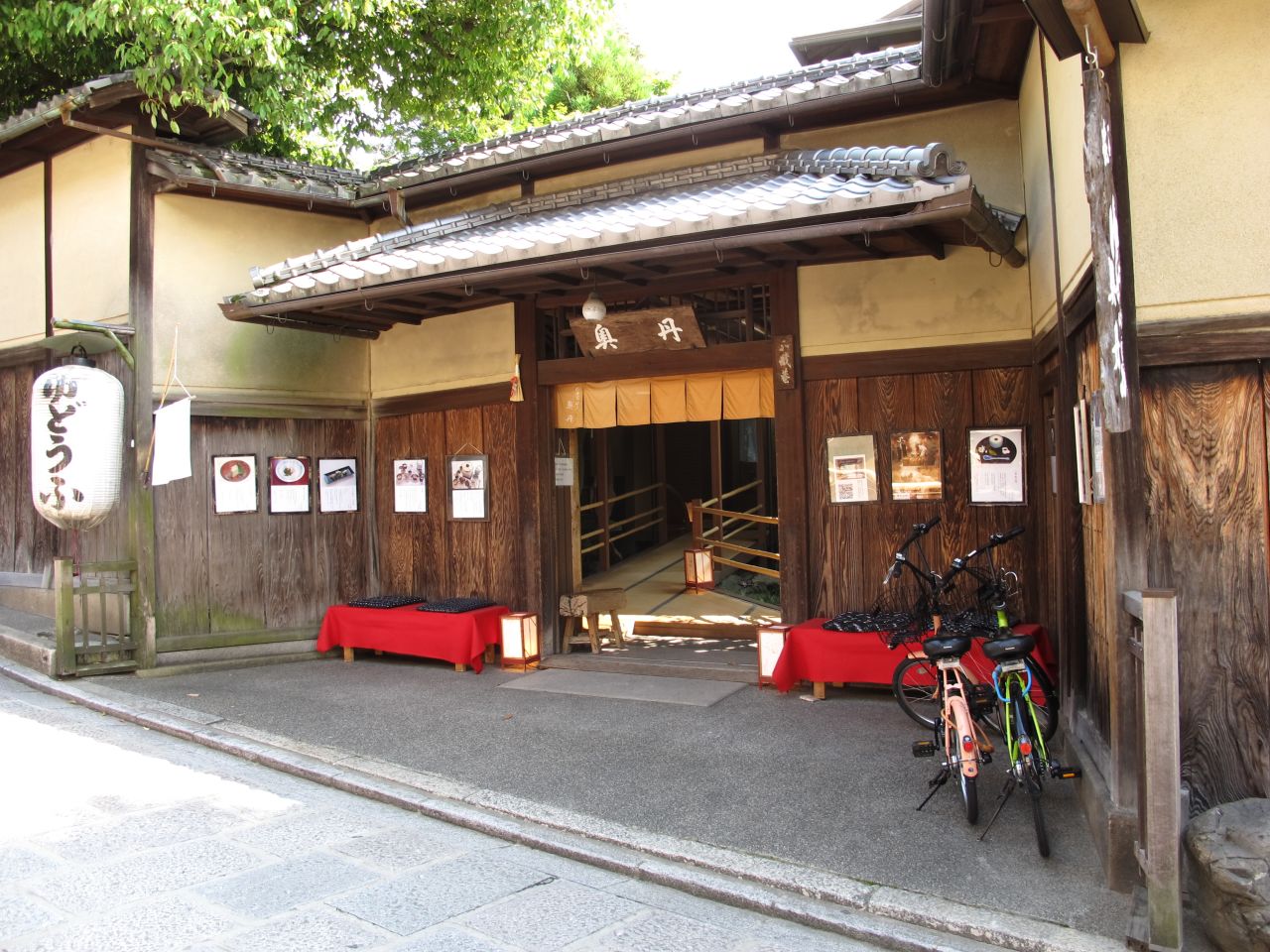 Okutan restaurant is in the heart of scenic Higashiyama, one of the city's best preserved historic districts.