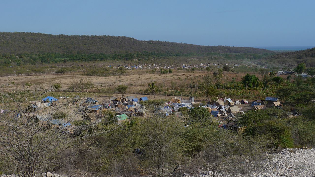 A crackdown on illegal immigration in the Dominican Republic -- and the fear of deportations that may come -- have resulted in tens of thousands of Haitians voluntarily returning to Haiti.