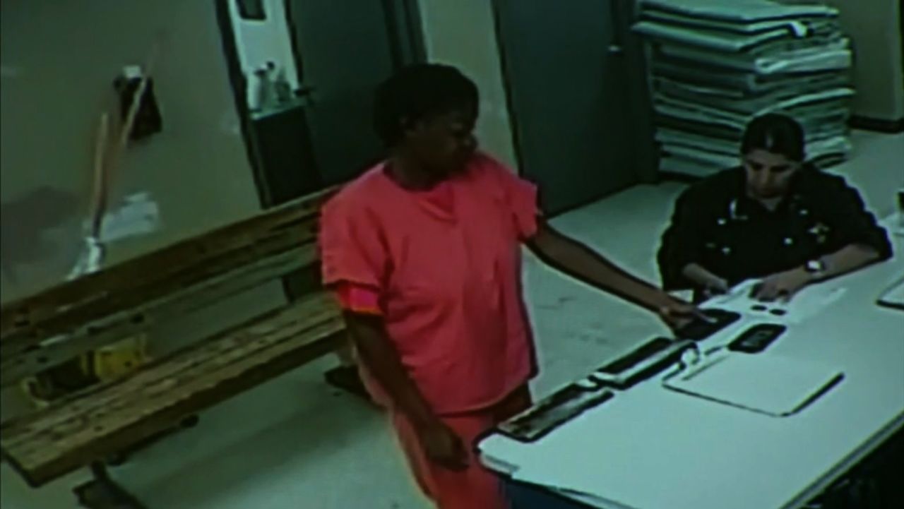 sandra bland jail surveillance video lavandera live nr_00002330.jpg