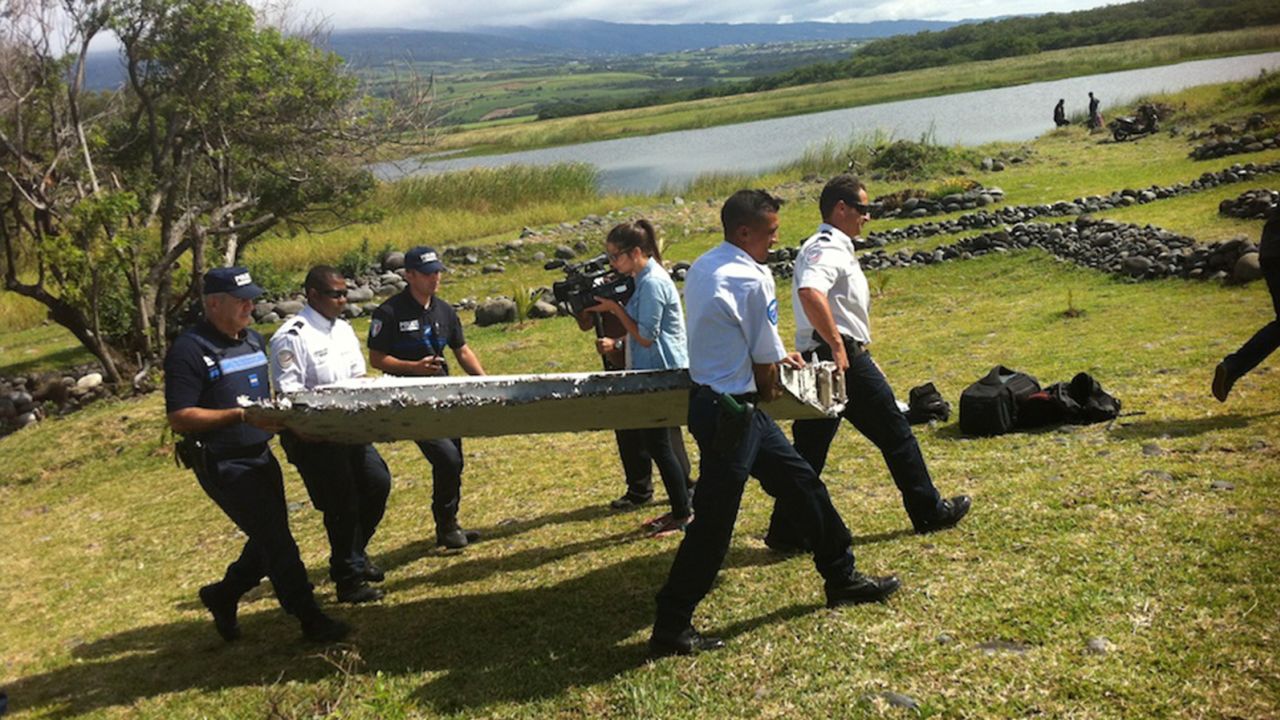 CNNE 04 malaysia debris 0729