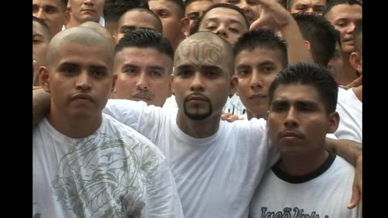 cnnee pkg delcid el salvador gangs and strike_00020730.jpg