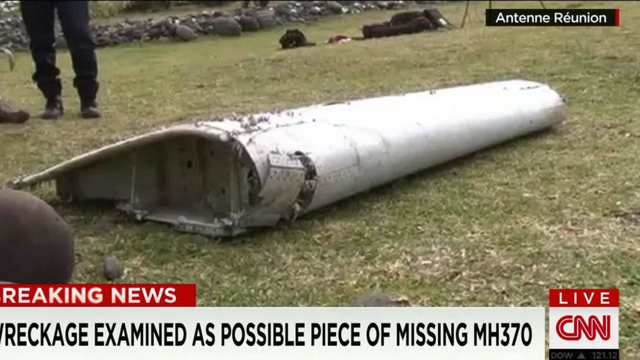 Airplane debris found in western Indian Ocean