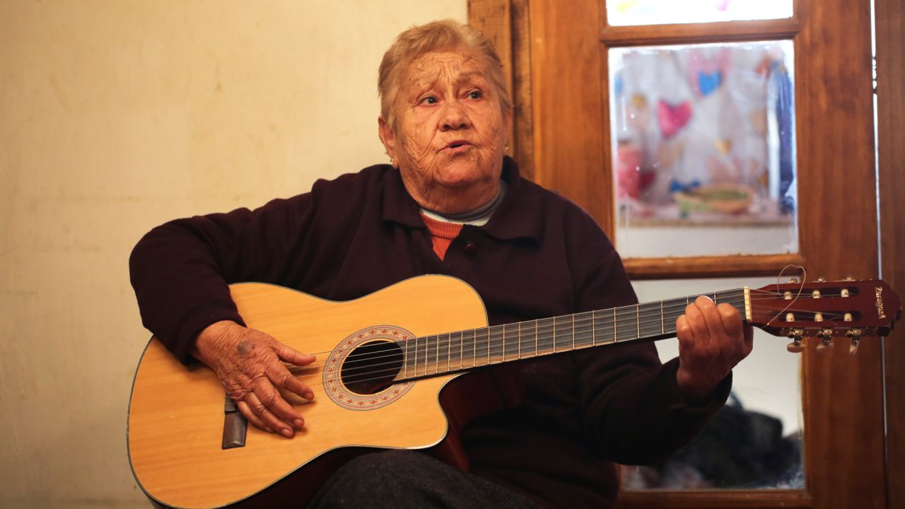 04.chile.miners.grandmother.song.JPG