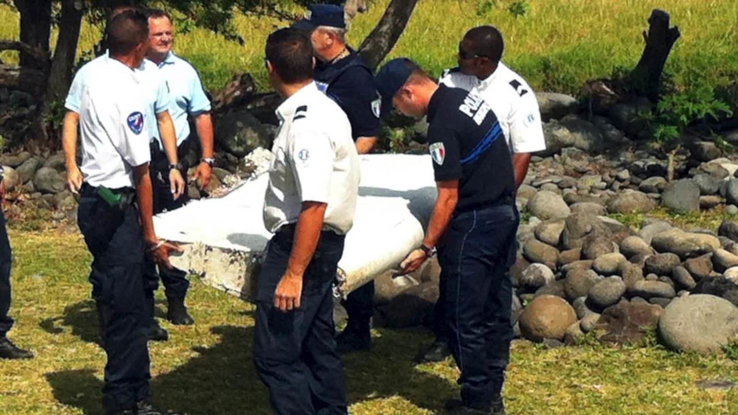 mh370 debris shipped to france elbagir dnt _00003923