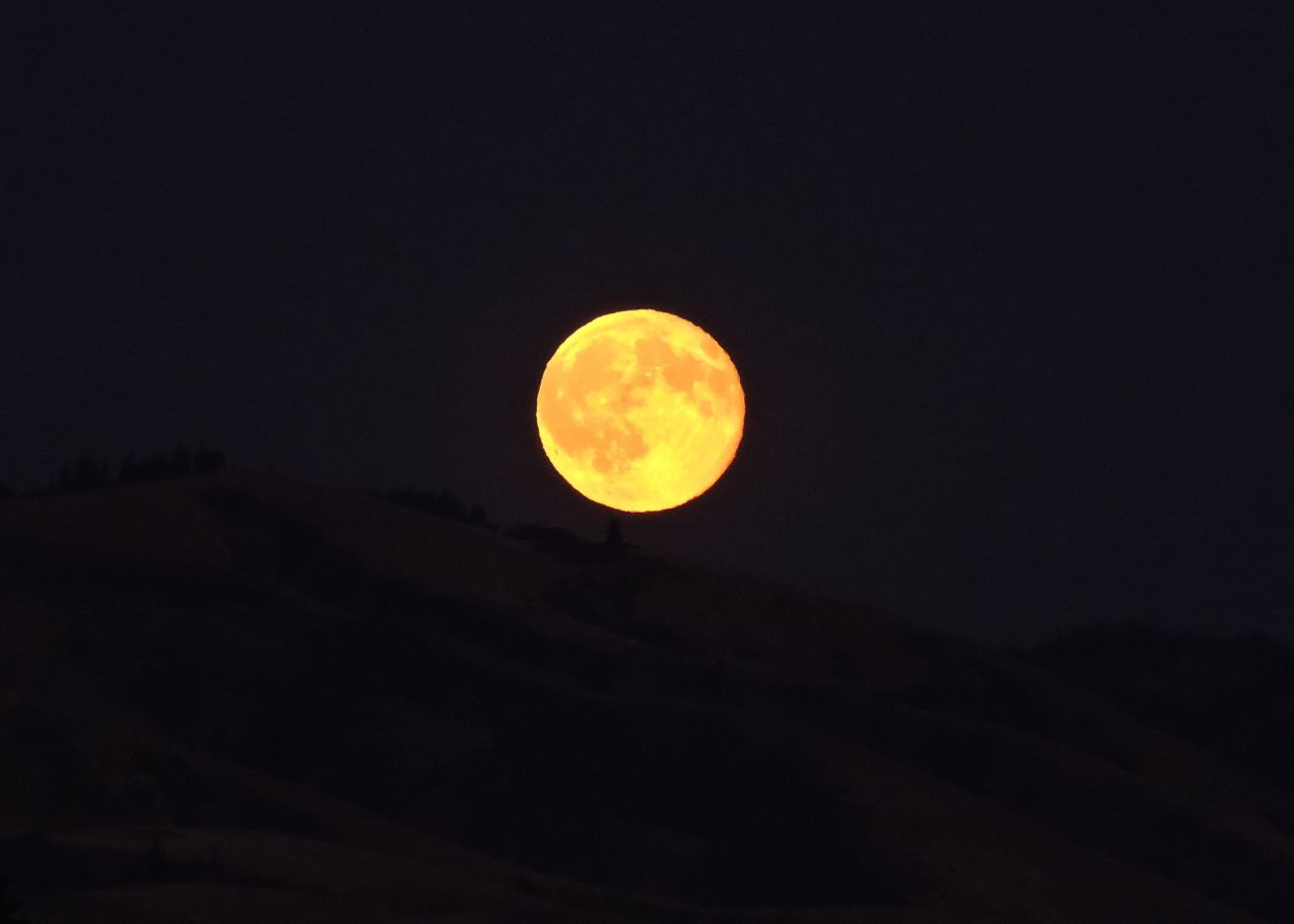 Rare blue moon rises Friday CNN