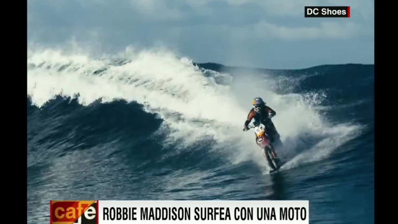 cnnee vo cibercafe burke surf in motorcycle_00004412.jpg