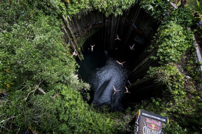 This beautiful pool sits 26 meters below ground. At 60 meters wide and 39 meters deep, Ik Kil Cenote has been the competition venue for Red Bull Cliff Diving World Series three times.