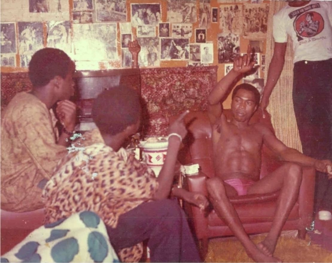 Lemi Ghariokwu speaks to Fela Kuti (right) in 1975.