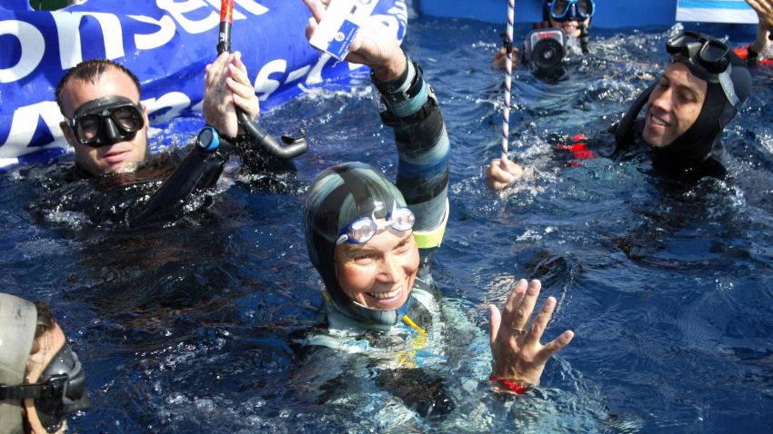 Russian freediver Natalia Molchanova shows the minus-86-meter tag that made her a world champion on September 3, 2005 in Villefranche-sur-Mer.