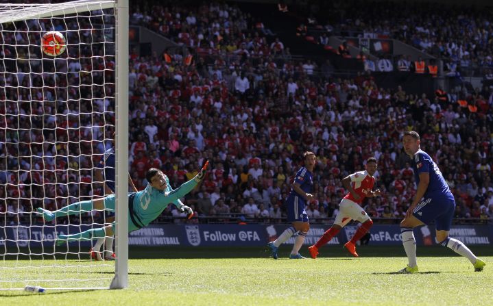 In Sanchez's absence, England winger Alex Oxlade-Chamberlain played a starring role with the only goal against Chelsea in the curtain-raiser to the new English season. 