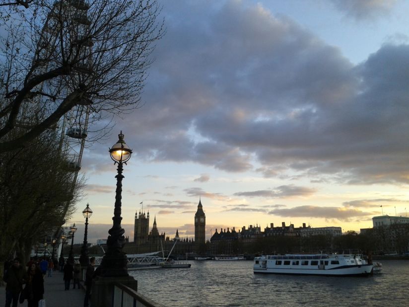 Dusk settles over River Thames, which flows through southern England. "The clear skies were in stark contrast to the smog which had been hanging over London the previous week," said <a href="http://ireport.cnn.com/docs/DOC-1119451">Jon Lovatt.  </a>