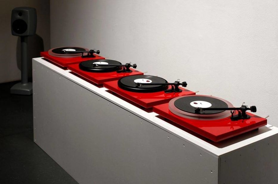 Analysts believe vinyl's future could be as a luxury niche, with collectors investing in equipment and curating themed events. 