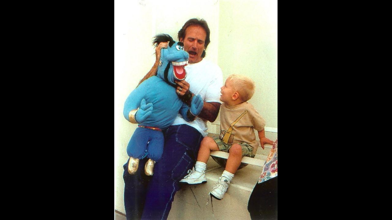 In 1996, <a href="http://ireport.cnn.com/docs/DOC-1161542">Mark Webb</a> was working with Robin Williams on the movie "Father's Day." Webb's son, Tyler, was playing with his Genie puppet on set when Williams walked over and did an impromptu puppet show for the boy and the 300 people who had gathered to watch.