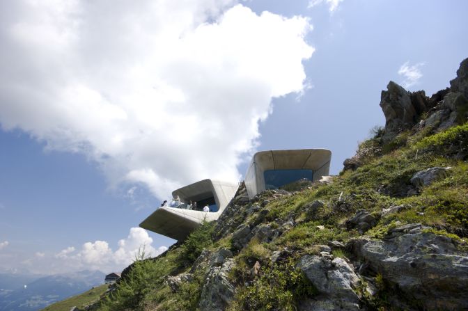 The three large elements that protrude from the mountain itself are made of glass-reinforced fibre concrete.