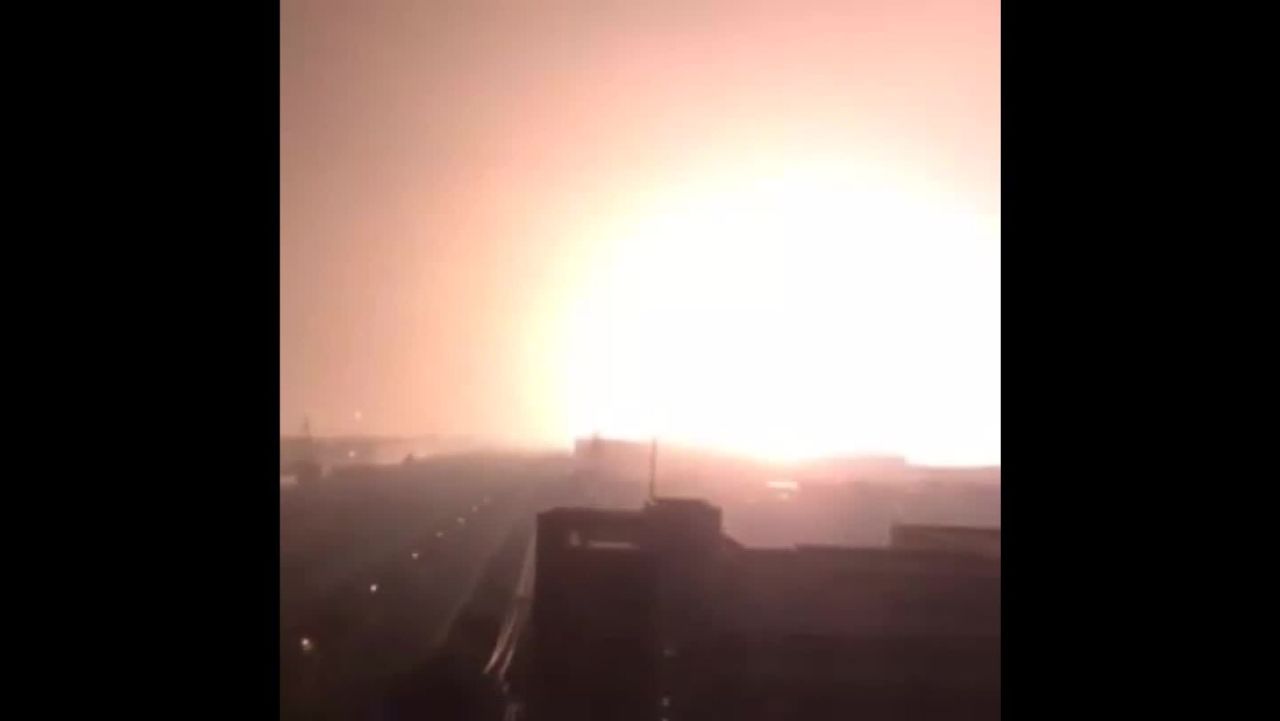 cnnee vo explosion in tianjing china _00000717.jpg