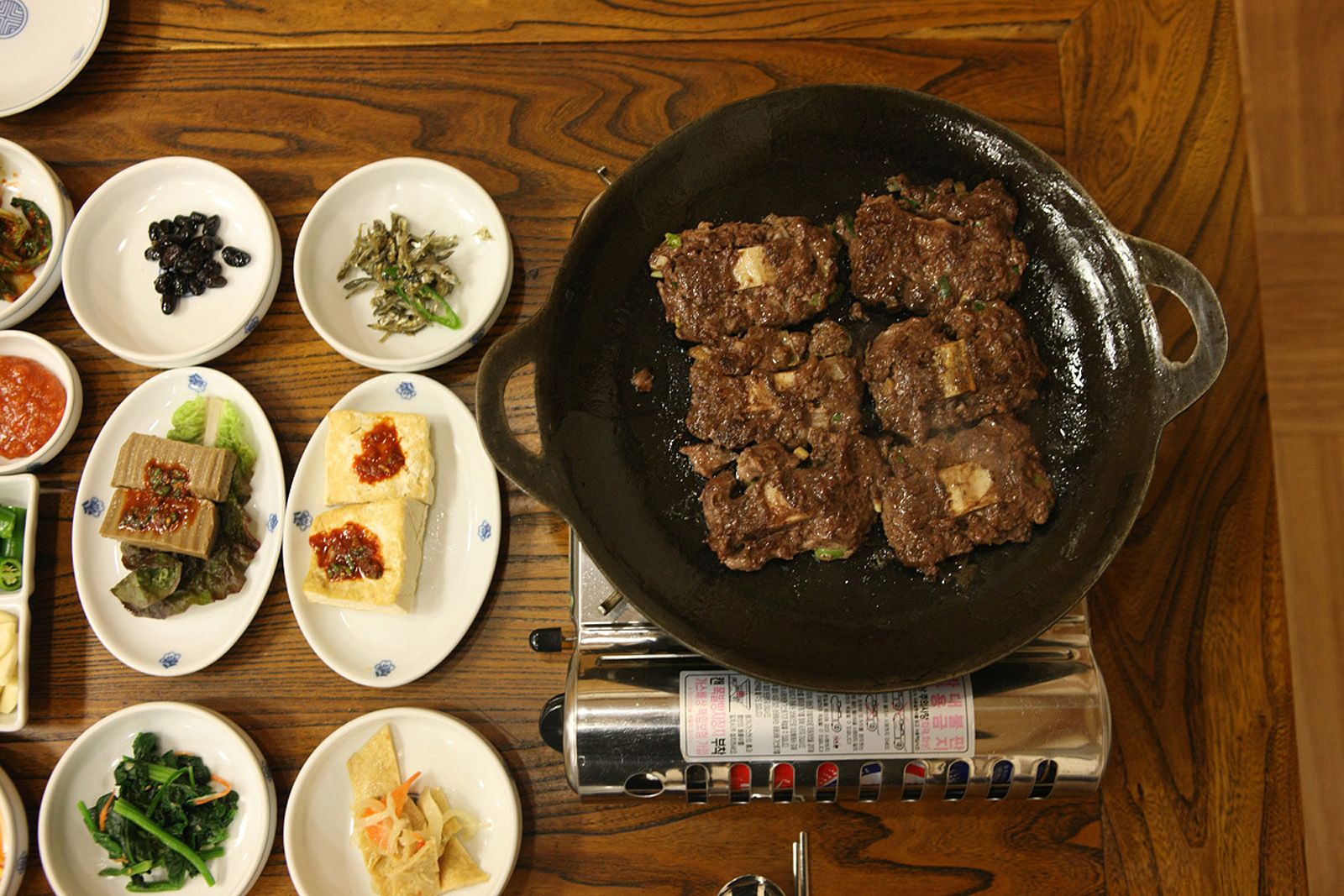 https://media.cnn.com/api/v1/images/stellar/prod/150813135547-korea-food-map-tteokgalbi.jpg?q=w_1600,h_1067,x_0,y_0,c_fill