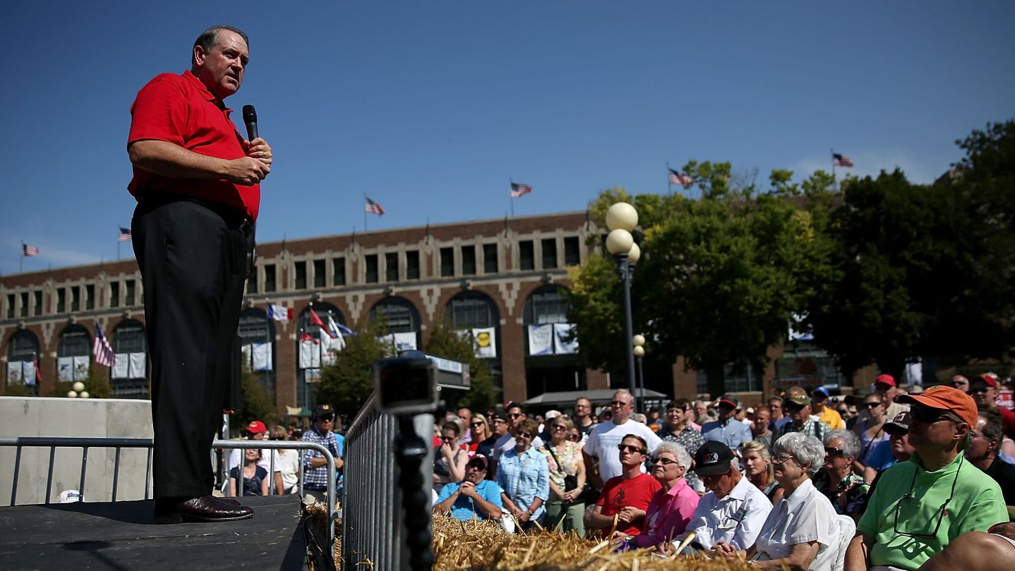 Republican presidential hopeful and former Arkansas Gov. Mike Huckabee speaks to fairgoers at the Iowa State Fair on August 13, 2015 in Des Moines, Iowa.