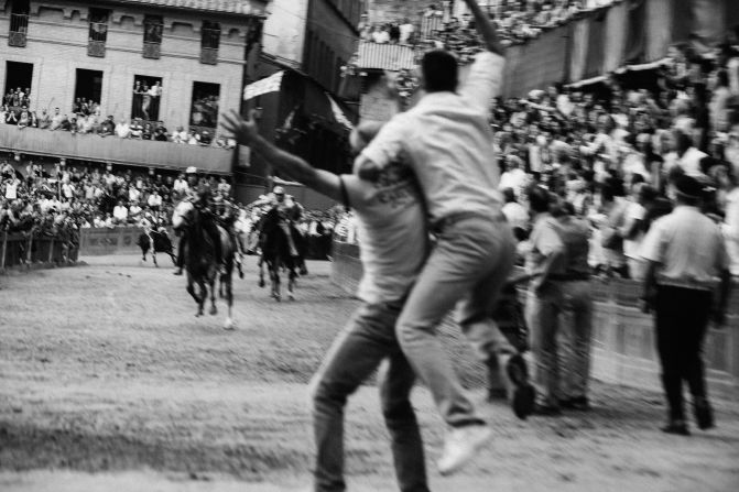 "A few of my shots towards the end of the race were blurry because I was shooting and moving at the same time. I debated pulling the image from the story but I think it goes a little way to describing the sense of heightened drama."