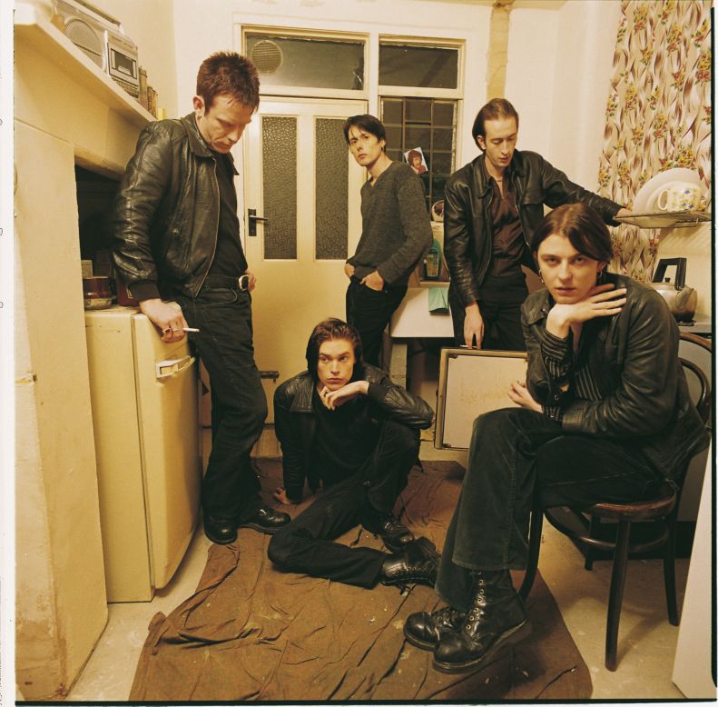 English alt-rock band <a href="http://www.suede.co.uk/" target="_blank" target="_blank">Suede</a> formed in 1989. 