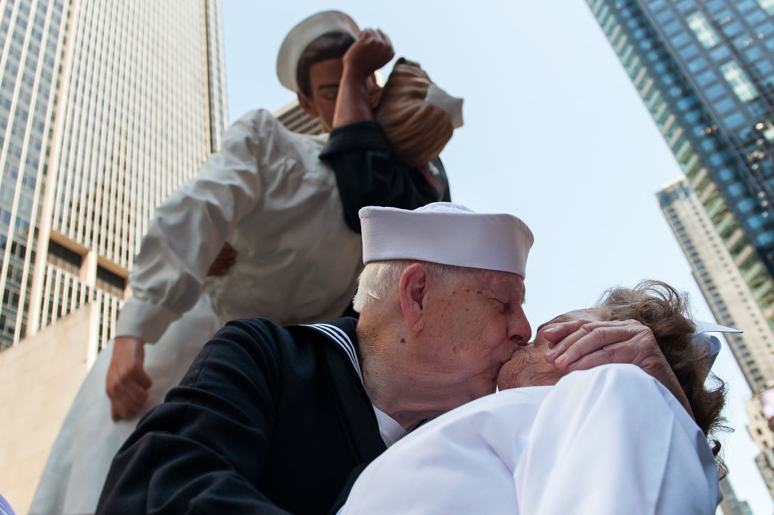 NEW YORK, AUGUST 14: World War II veterans Ray and Ellie Williams recreate the iconic Alfred Eisenstaedt photograph in Times Square. The Williams, Navy veterans also celebrating their 70th wedding anniversary, participated in a re-enactment of the famous photo. (Photo by Bryan Thomas/Getty Images)