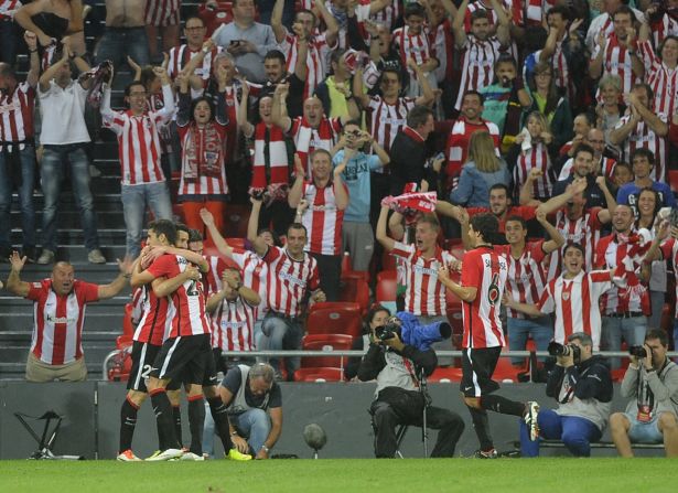 Veteran striker Aritz Aduriz scored a second-half hat-trick as Bilbao earned a 4-0 advantage to take to the Camp Nou in Monday's second leg.