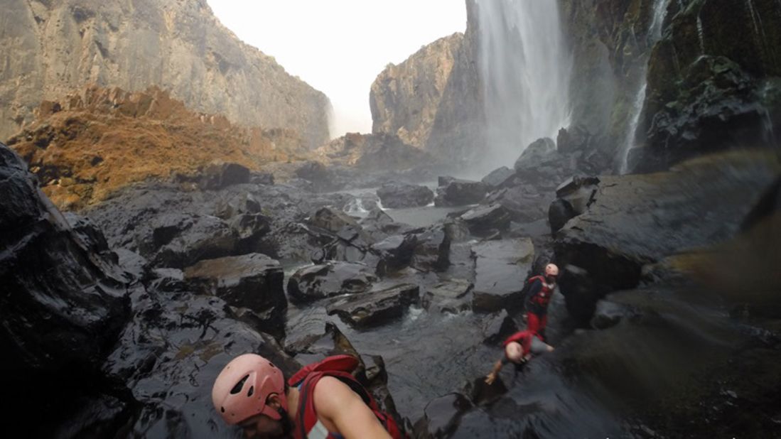 Adventurers who want to get closer to the action can hike beneath the falls at Batoka Gorge. 