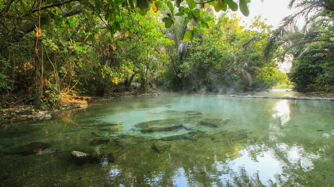Also on the Shiwa Ng'andu estate are the Kapishya Hot Springs, natural sulfur-free springs heated to a luxurious 41 degrees Celsius (106 degrees Fahrenheit). 