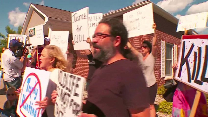 cecil the lion dentist office opens dr palmer pkg_00000000.jpg