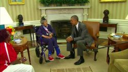 Longest living oldest veteran Emma Didlake White House President Obama visit _00000020.jpg