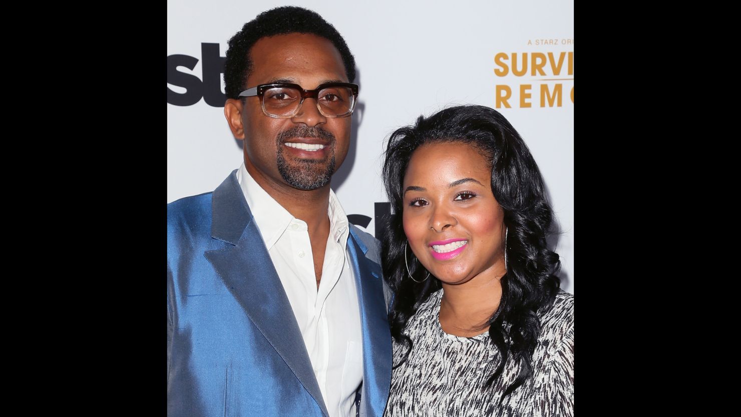 Actor Mike Epps' wife, Mechelle, got involved in a suspicious Twitter conversation. 