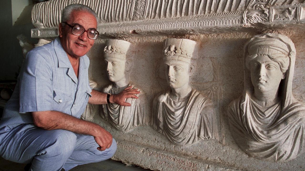 Khaled al-Asaad in front of a rare sarcophagus dating from the first century.